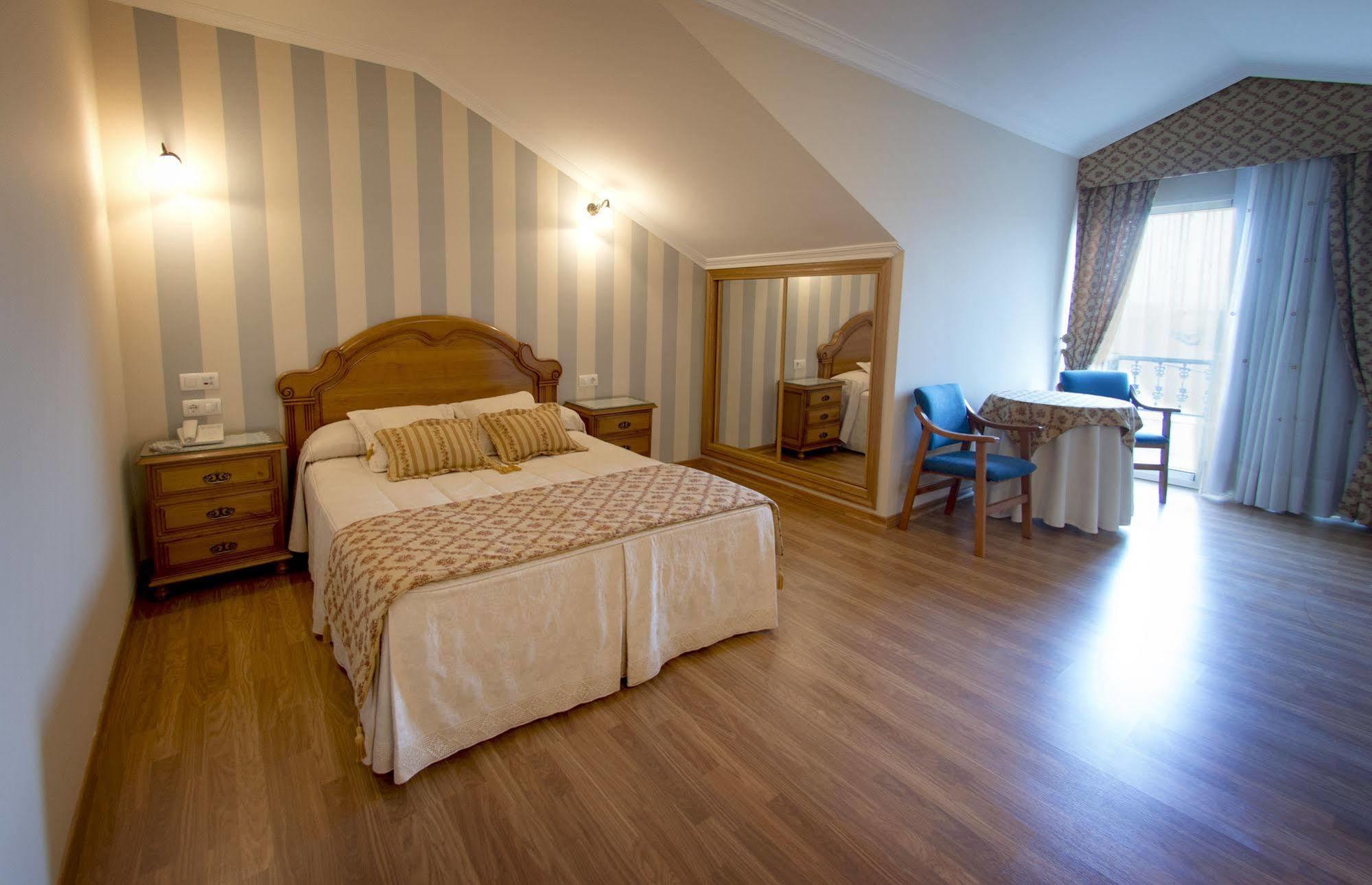 Alda Alpina Hotel บียานูเอบา เด อาโรซา ภายนอก รูปภาพ